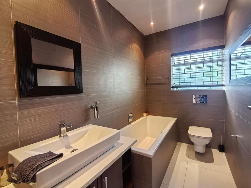 To Let 2 Bedroom Property for Rent in Sea Point Western Cape